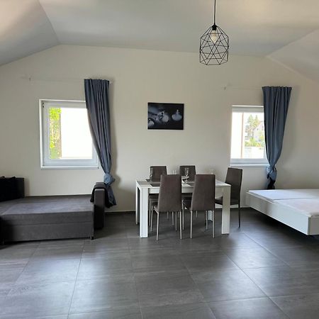 Apartman Byt 75M2 Klid Priroda Pro Rodinu ปราก ภายนอก รูปภาพ