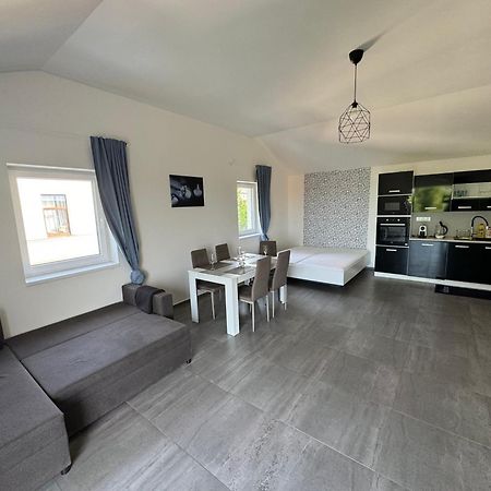 Apartman Byt 75M2 Klid Priroda Pro Rodinu ปราก ภายนอก รูปภาพ