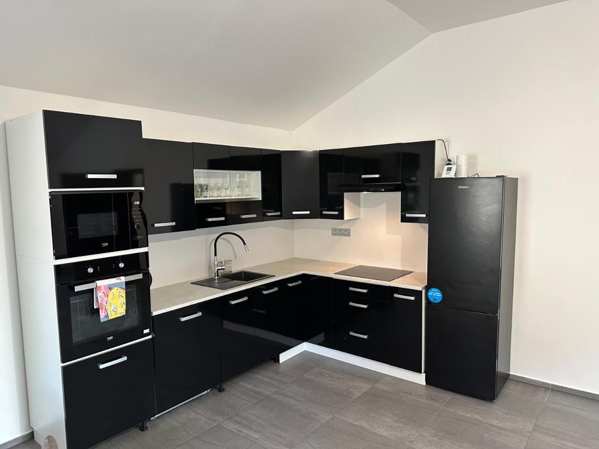 Apartman Byt 75M2 Klid Priroda Pro Rodinu ปราก ภายนอก รูปภาพ