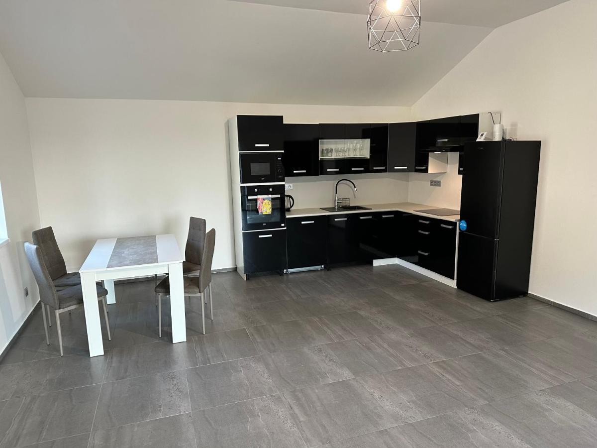 Apartman Byt 75M2 Klid Priroda Pro Rodinu ปราก ภายนอก รูปภาพ