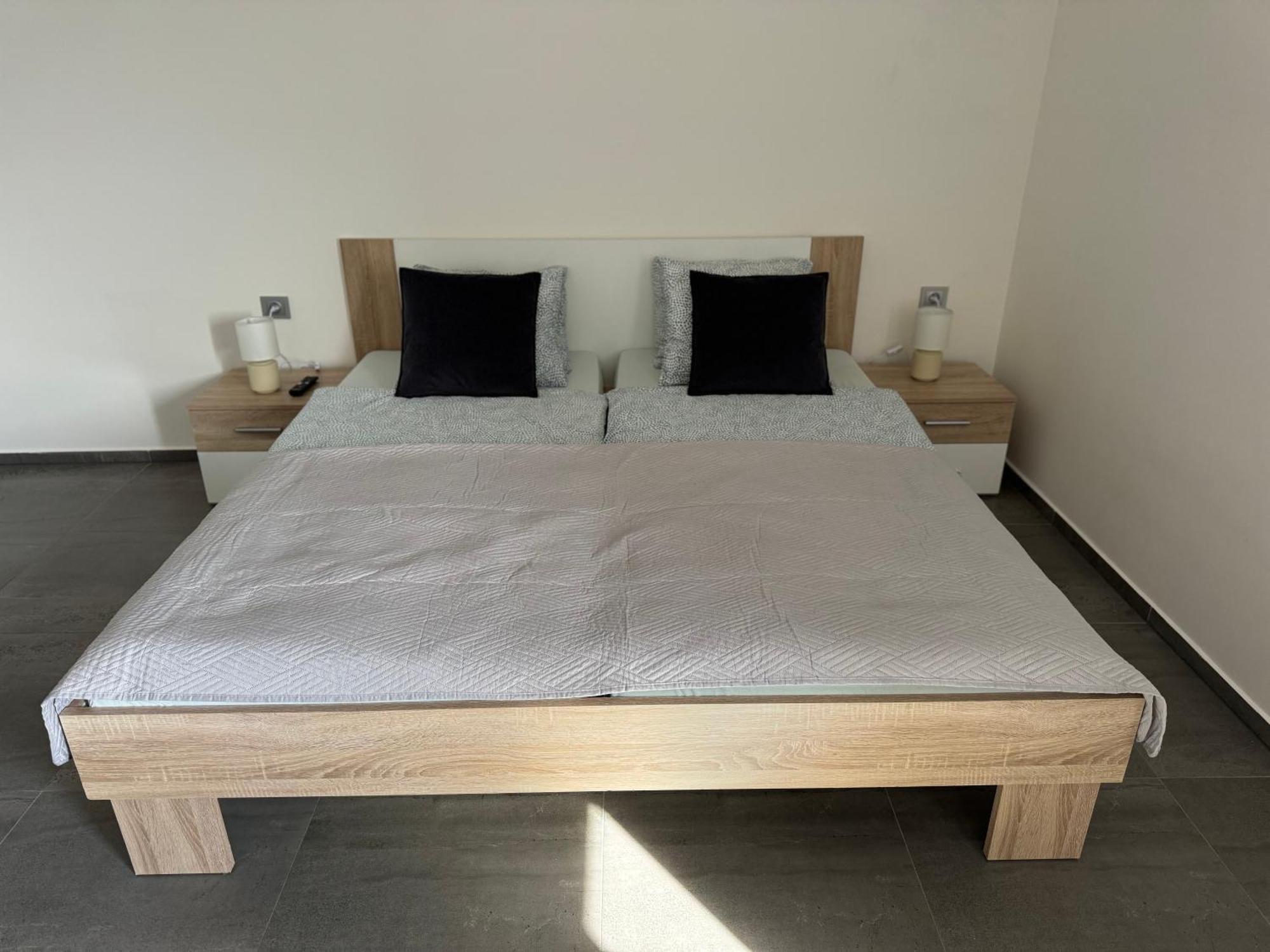 Apartman Byt 75M2 Klid Priroda Pro Rodinu ปราก ภายนอก รูปภาพ